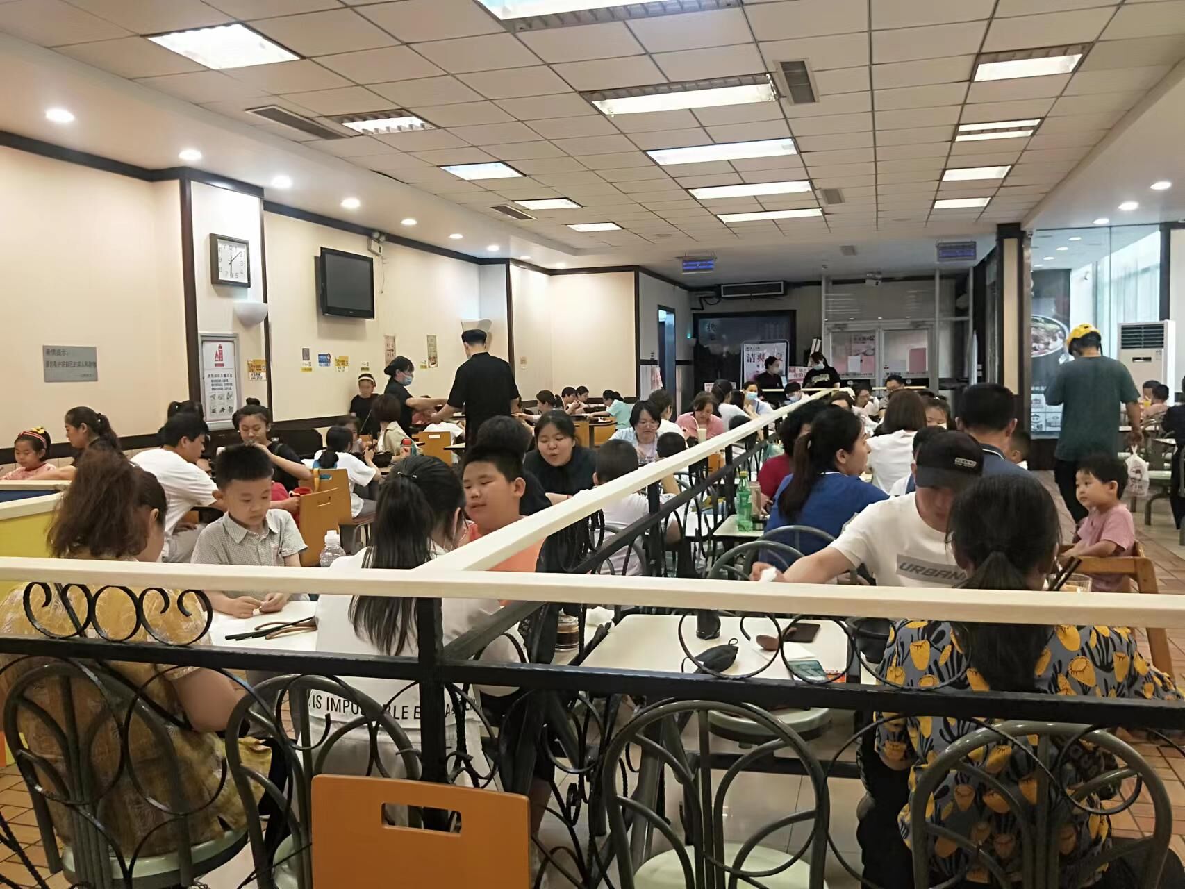 公司擁有強大的研發中心， 配有專業研發工程師，研發中心擁有完備的人才結構，并本著企業標準高于國家標準的原則，為公司產品、客戶定制產品的研發保駕護航。產品質咨詢線：0537-3630366